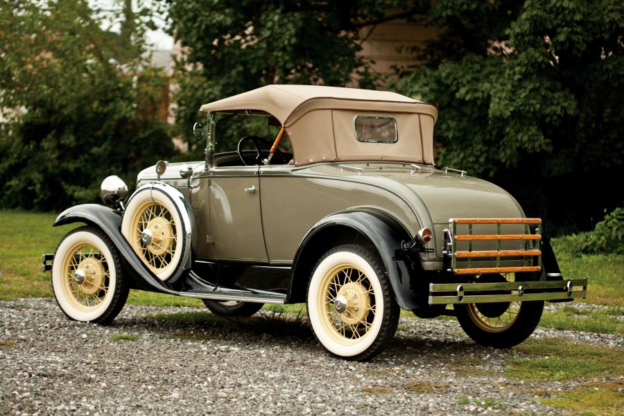  Ford Model A DeLuxe Roadster 1930 года  (фото 18 из 33)